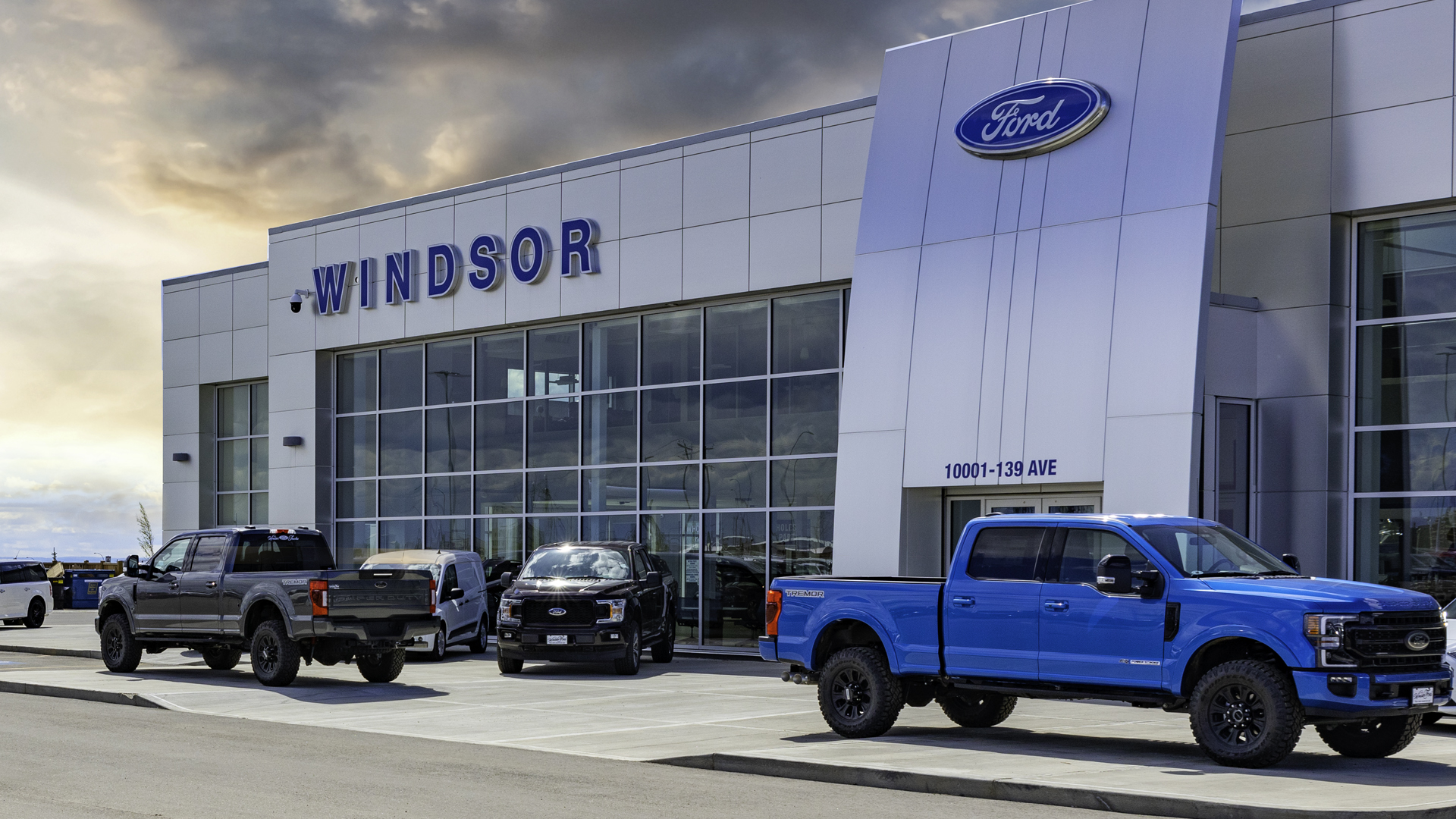 The Windsor Ford dealership in Grande Prairie at dusk